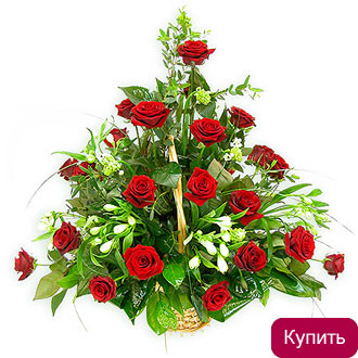 Розы и альстромерии в корзине